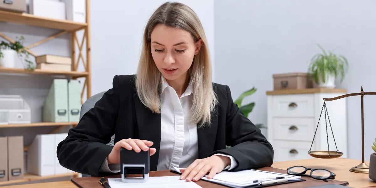 Remote online notary service using identity verification and a digital seal.