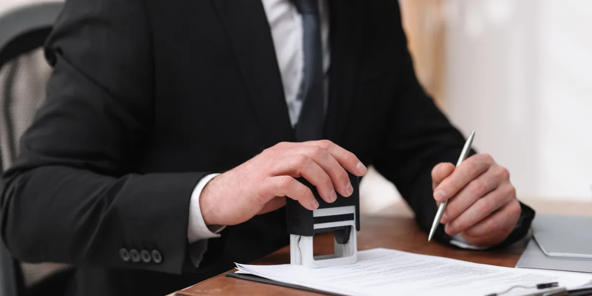 Online notary certification guide explaining state licensing requirements, remote notarization training, and application steps.