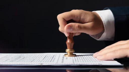 Online notary in Missouri explaining remote notarization laws, identity checks, document signing, and digital seals.