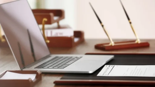 Alabama online notary guide comparing the $10 notary fee cap, BlueNotary pricing, and paper-based notarization.