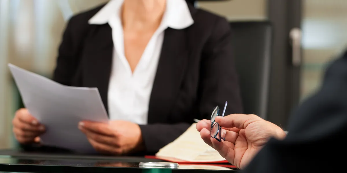 Hawaii online notarization guide covering legal requirements, notary fees, identity checks, and the remote signing process.